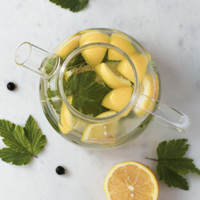 Вода с лимоном и смородиновым листом